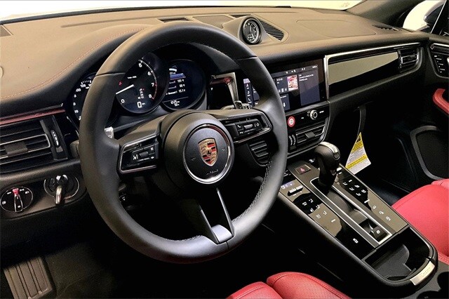 2026 Porsche Macan T photo 4