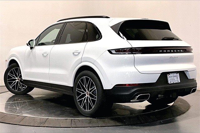 2026 Porsche Cayenne photo 2