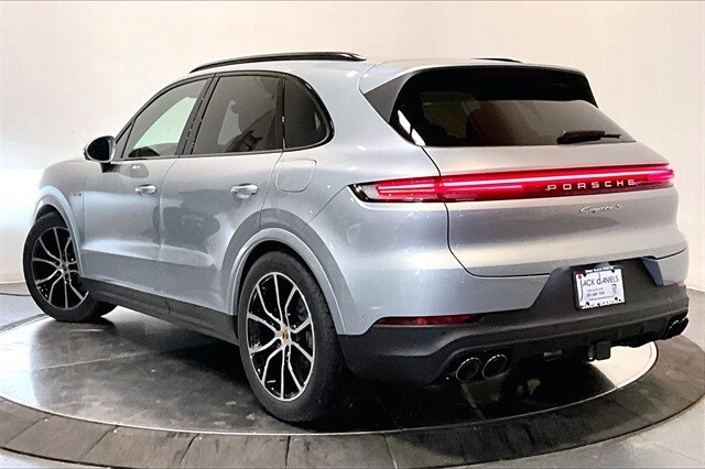 2025 Porsche Cayenne E-Hybrid S photo 3