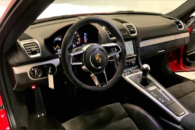 2016 Porsche Cayman GT4 photo 4