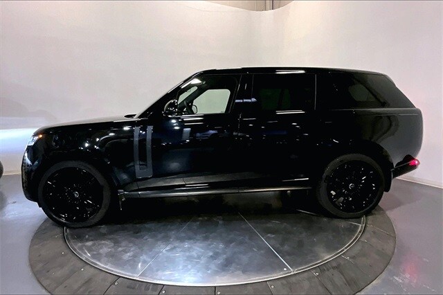 2025 Land Rover Range Rover SE photo 2