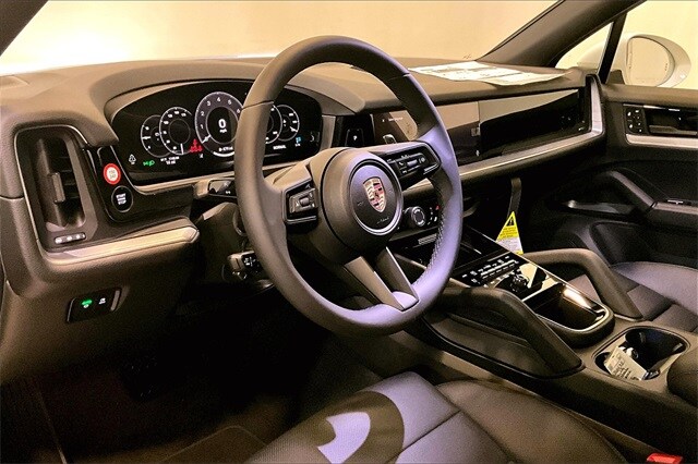 2026 Porsche Cayenne photo 3
