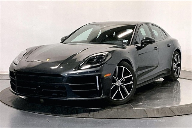2025 Porsche Panamera Base's photo