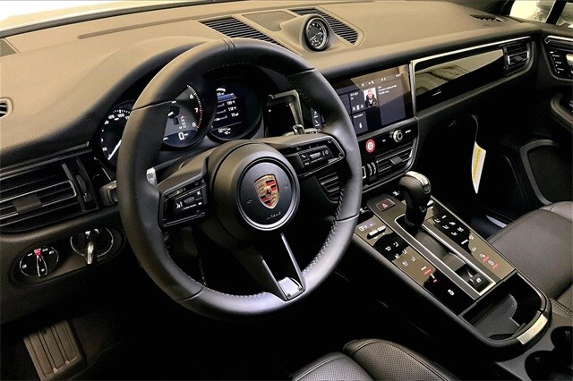 2026 Porsche Macan S photo 4
