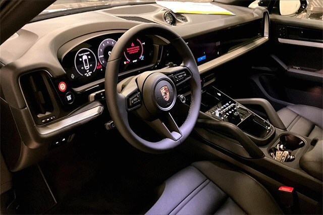 2025 Porsche Cayenne E-Hybrid Coupe photo 3