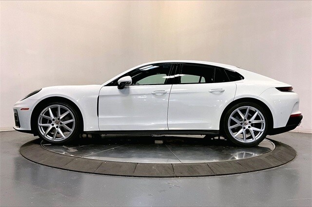 2026 Porsche Panamera 4 photo 2