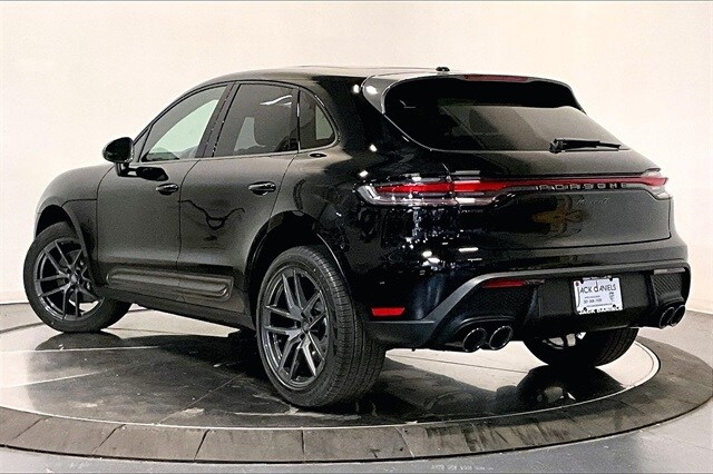 2026 Porsche Macan T photo 2
