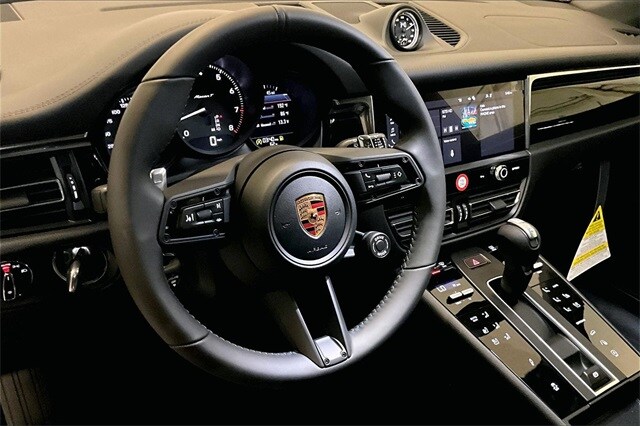 2026 Porsche Macan T photo 3