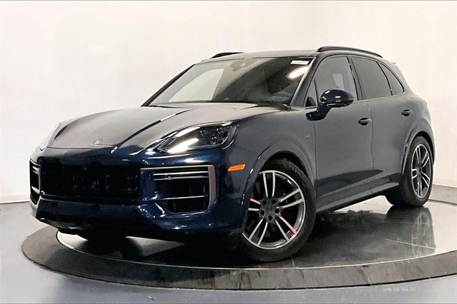 2025 Porsche Cayenne Turbo E-Hybrid's photo