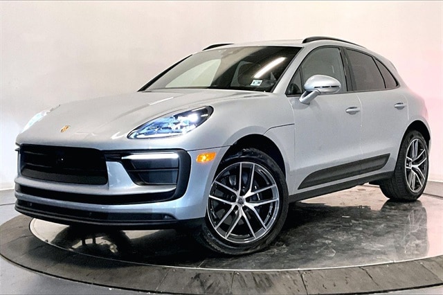 2025 Porsche Macan's photo