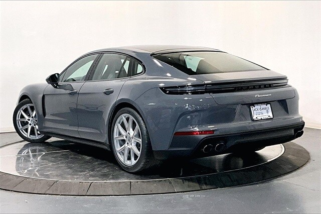 2026 Porsche Panamera 4 photo 3