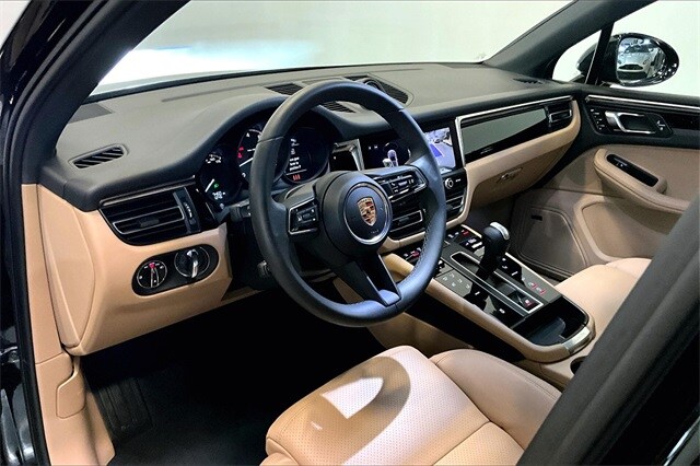 2025 Porsche Macan T photo 4