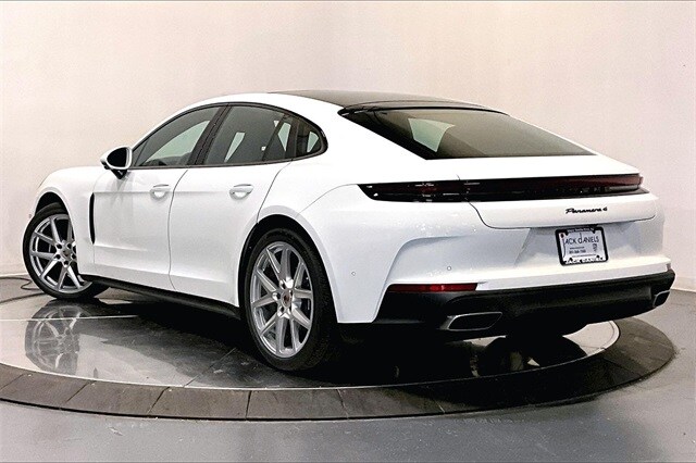 2026 Porsche Panamera 4 photo 3