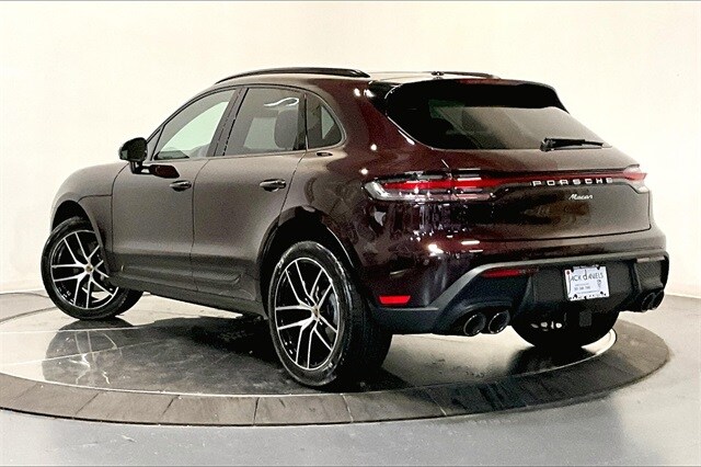 2026 Porsche Macan T photo 2