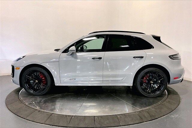 2025 Porsche Macan GTS photo 2