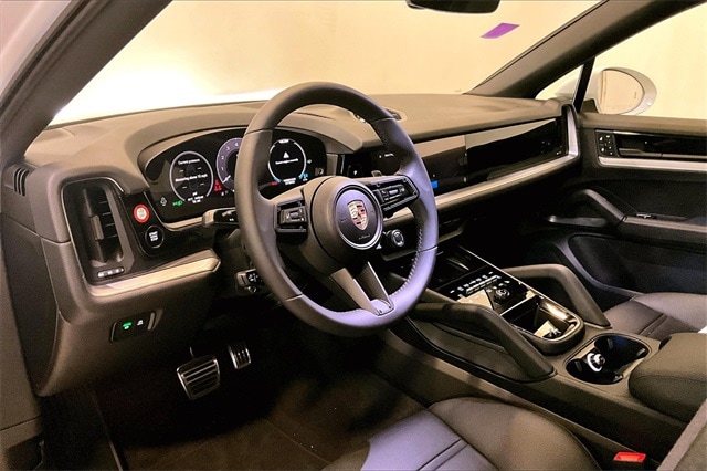 2025 Porsche Cayenne E-Hybrid Coupe S photo 4