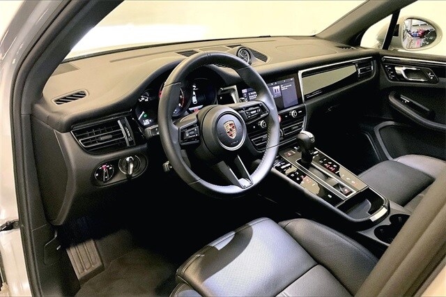 2025 Porsche Macan T photo 3