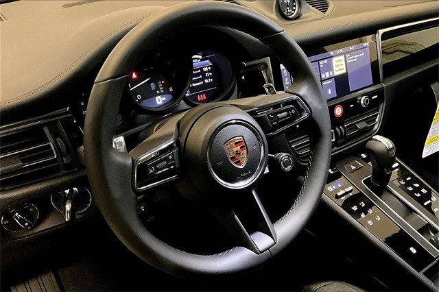 2026 Porsche Macan T photo 4