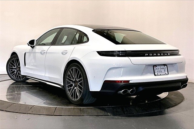 2026 Porsche Panamera 4 photo 3
