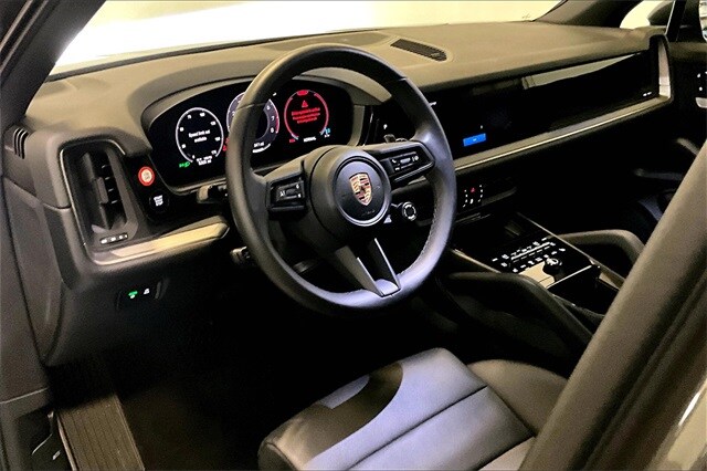 2025 Porsche Cayenne photo 4