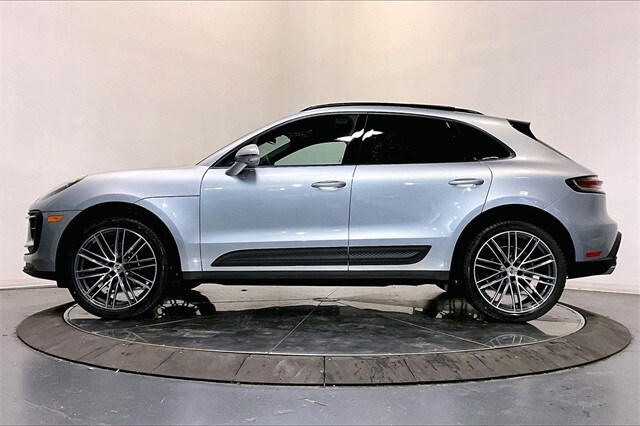 2026 Porsche Macan T photo 2
