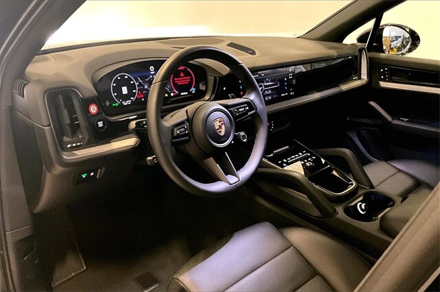 2025 Porsche Cayenne photo 3