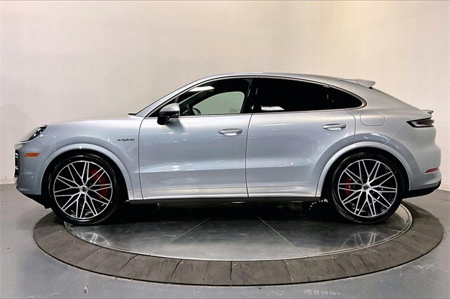 2025 Porsche Cayenne E-Hybrid Coupe Turbo photo 2
