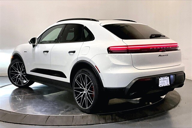 2025 Porsche Macan Electric photo 3