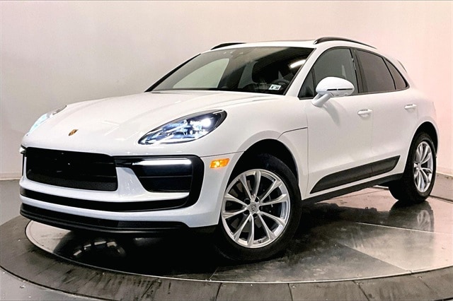 2025 Porsche Macan's photo