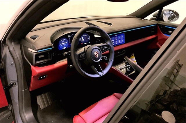2025 Porsche Macan 4 Electric photo 4