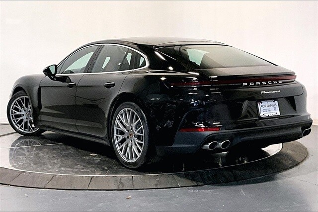2026 Porsche Panamera 4 photo 3