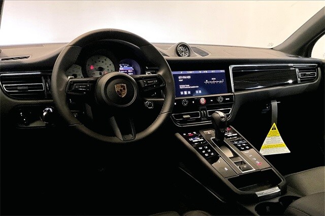 2026 Porsche Macan T photo 4