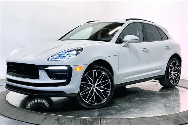 2025 Porsche Macan's photo