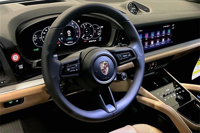2026 Porsche Cayenne E-Hybrid photo 3