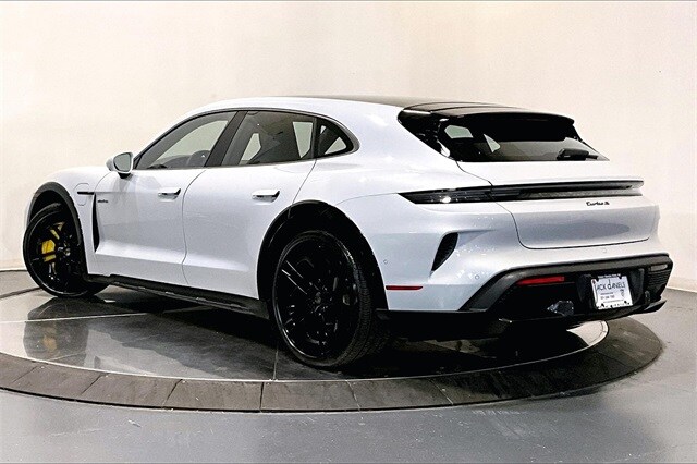 2026 Porsche Taycan Cross Turismo Turbo photo 3