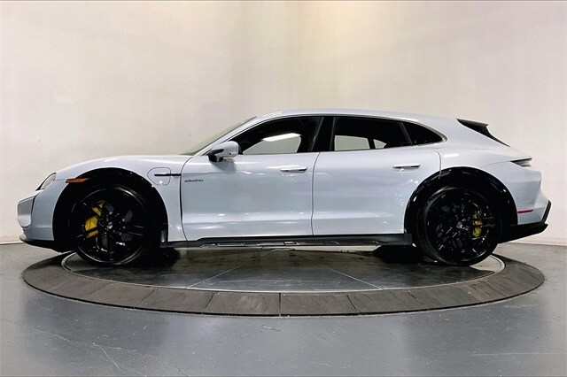 2026 Porsche Taycan Cross Turismo Turbo photo 2