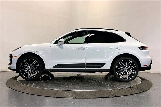 2026 Porsche Macan T photo 2
