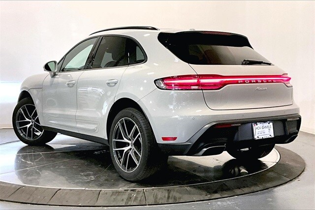2025 Porsche Macan T photo 2