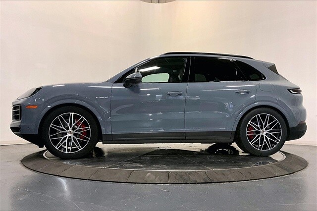 2026 Porsche Cayenne E-Hybrid S photo 2