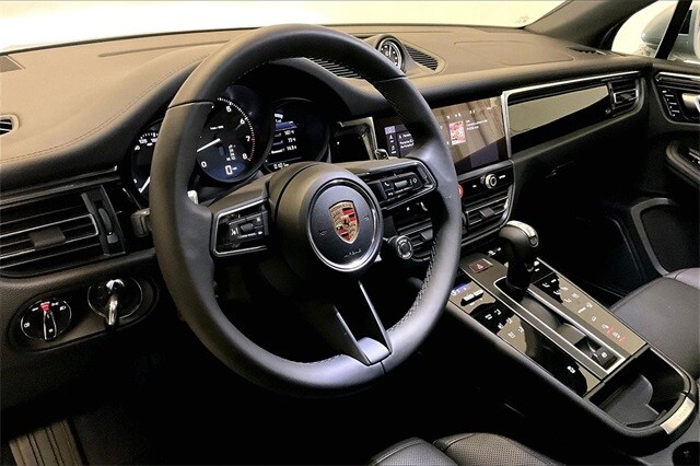 2026 Porsche Macan T photo 4