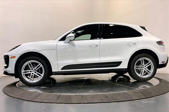 2026 Porsche Macan T photo 2