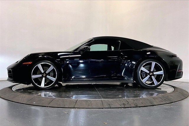2025 Porsche 911 photo 2