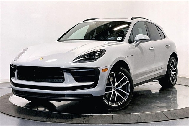2025 Porsche Macan's photo