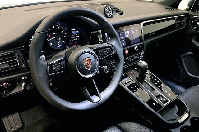 2026 Porsche Macan T photo 4