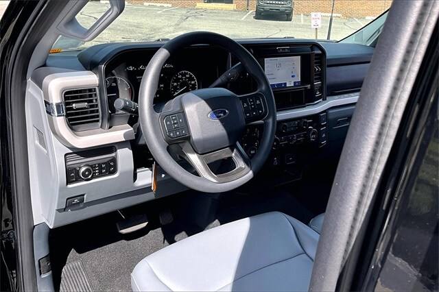 2025 Ford F-450 photo 4