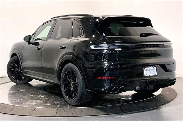 2026 Porsche Cayenne GTS photo 3