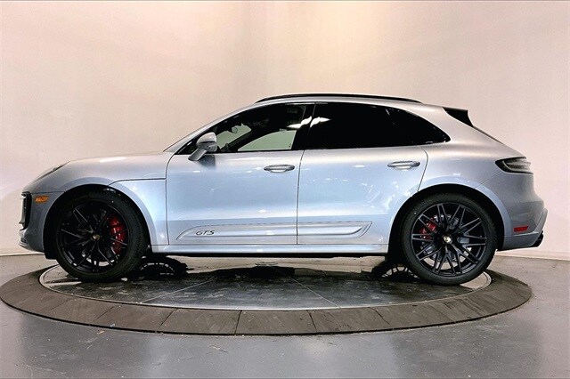 2026 Porsche Macan GTS photo 2
