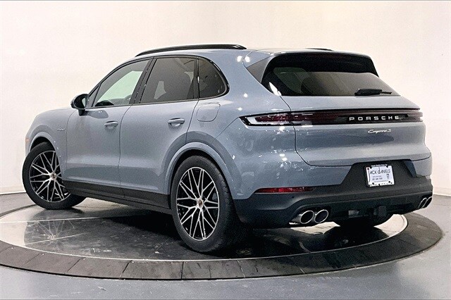 2026 Porsche Cayenne E-Hybrid S photo 3