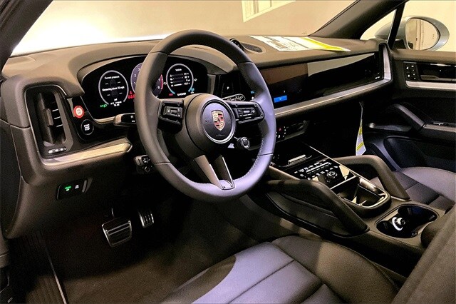 2025 Porsche Cayenne E-Hybrid S photo 4