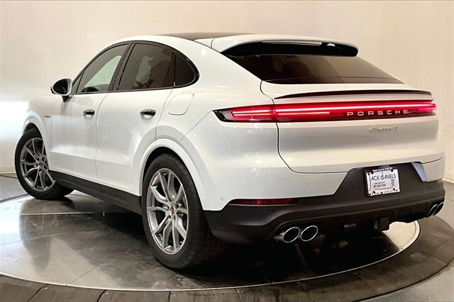2025 Porsche Cayenne E-Hybrid Coupe S photo 3